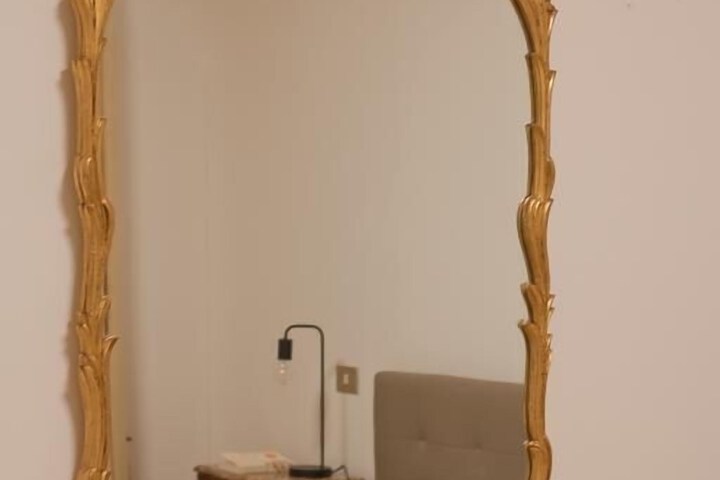 Room 4 of 7