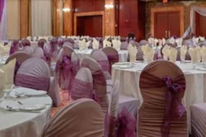 Ballroom/Hall 28 of 34
