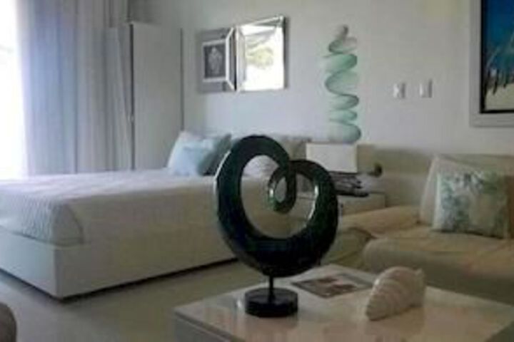 Room 5 of 17