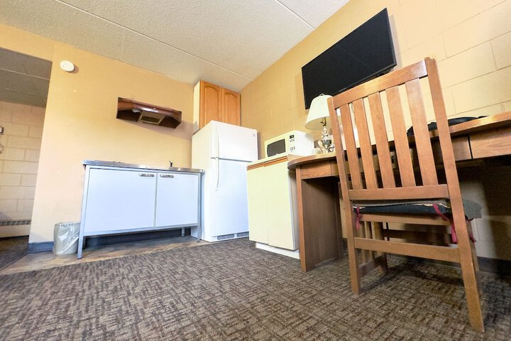 Room 13 of 21