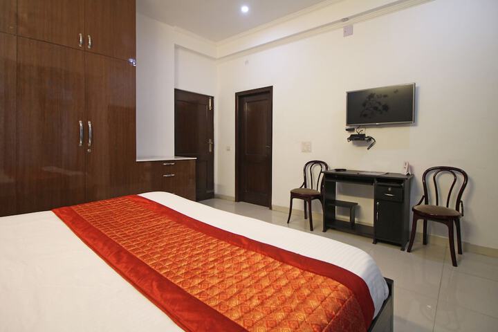 Room 8 of 14