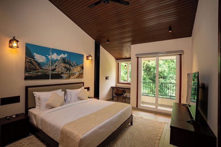 Room 10 of 28