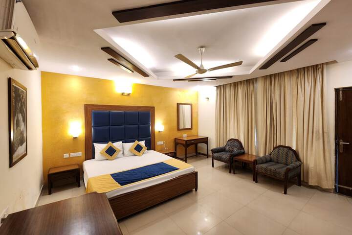 Room 5 of 11