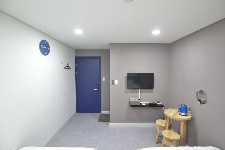 Room 9 of 55