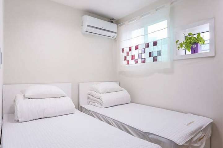 Room 26 of 60