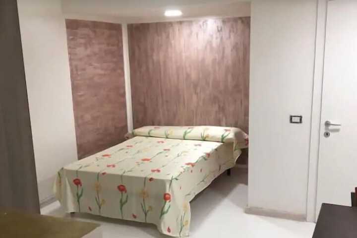 Room 9 of 15