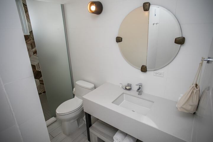 Bathroom sink