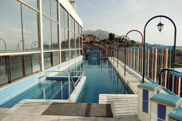 Pool 4 of 6