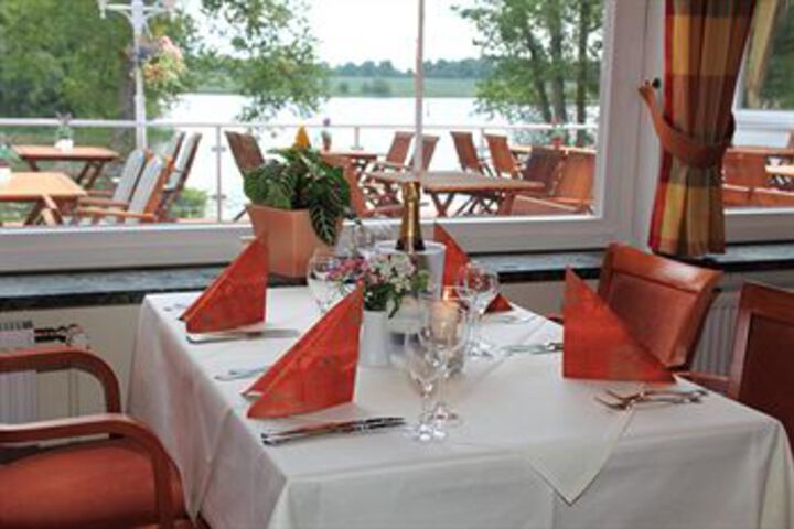 Dining 20 of 21