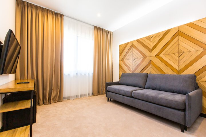 Room 19 of 28