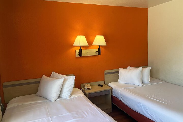 Room 10 of 42