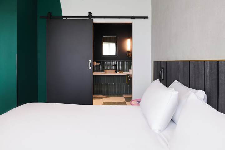 Room 13 of 62