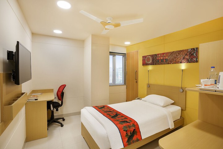 Room 8 of 33