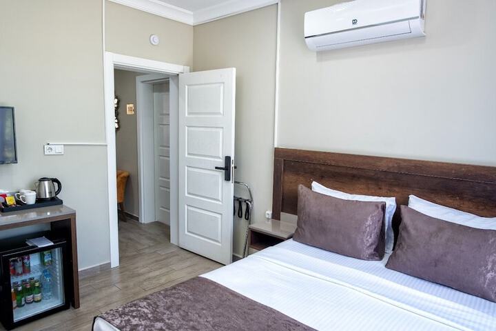 Room 2 of 32