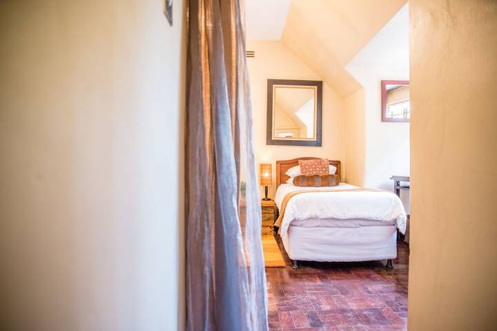 Room 28 of 156