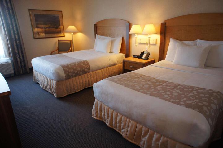 2 Double Beds (5 of 5)