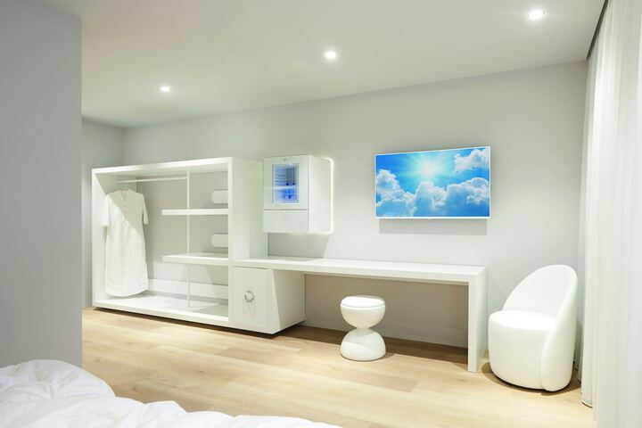 Room 16 of 40