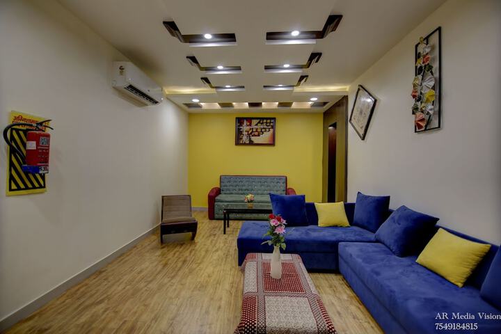 Room 7 of 12