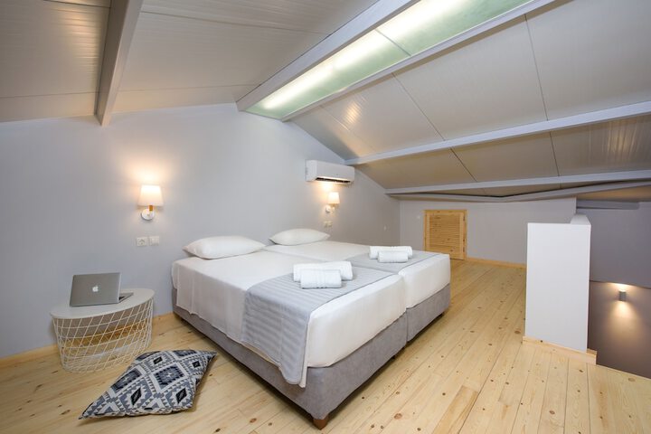 Room 2 of 29