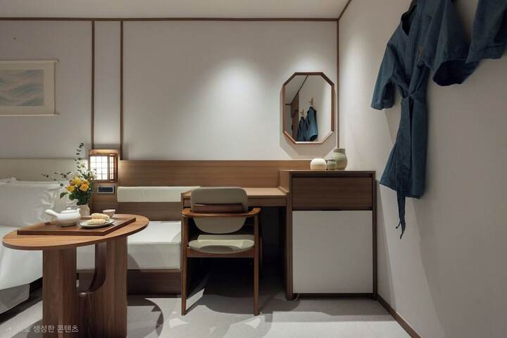 Room 5 of 51