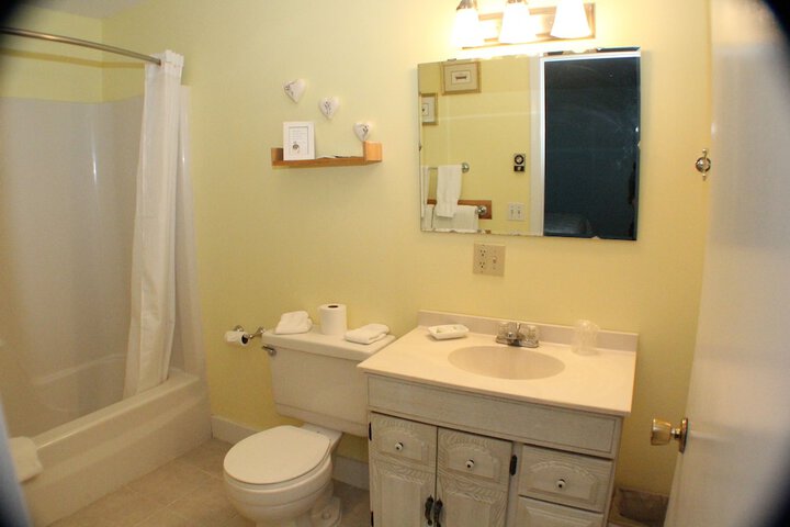 Room 4 of 36