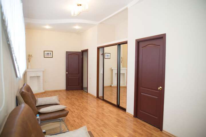 Room 9 of 40