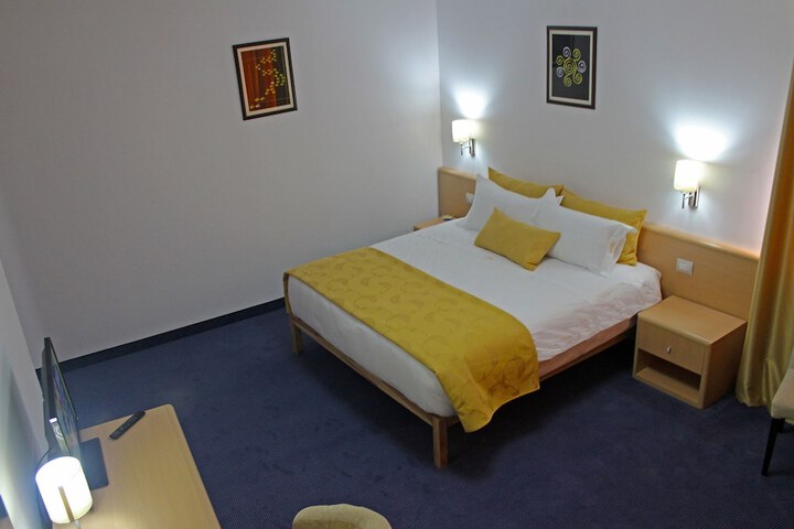 Room 8 of 71