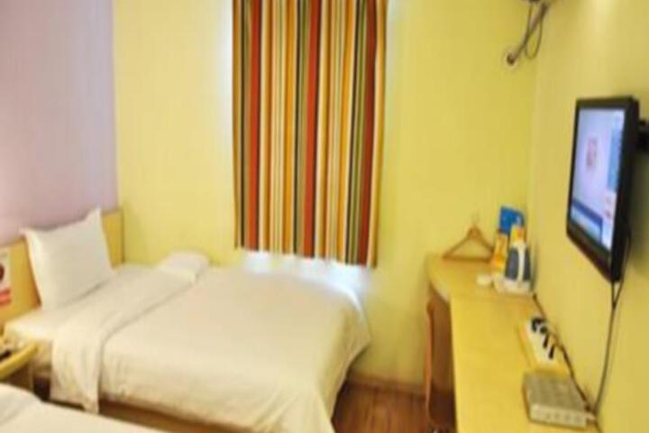 Room 3 of 7