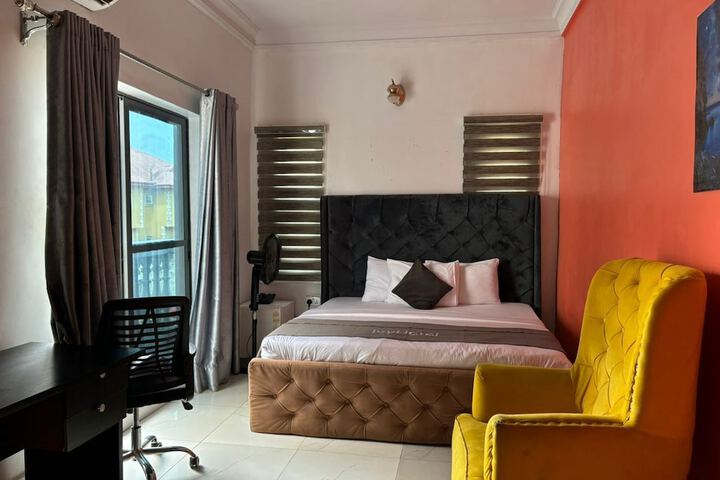 Room 4 of 19