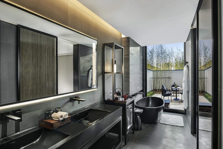 Room 3 of 21