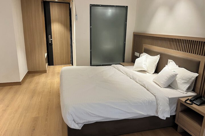 Room 6 of 23