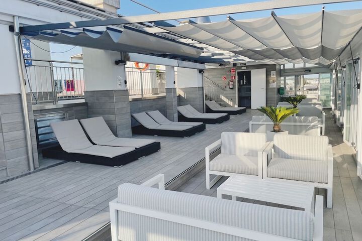 Hotel Pool