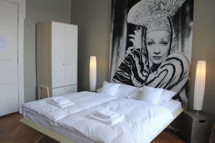 Room 22 of 47