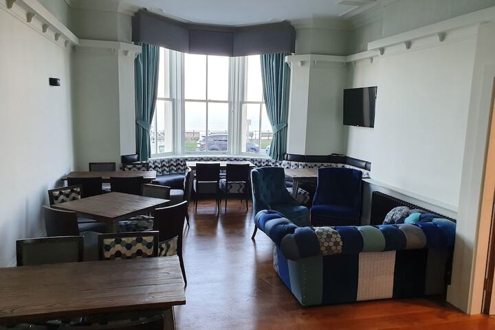Lounge 67 of 74