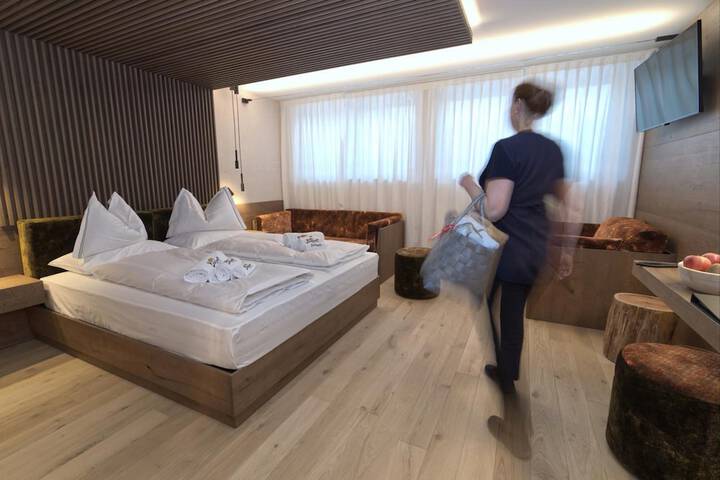 Room 12 of 65