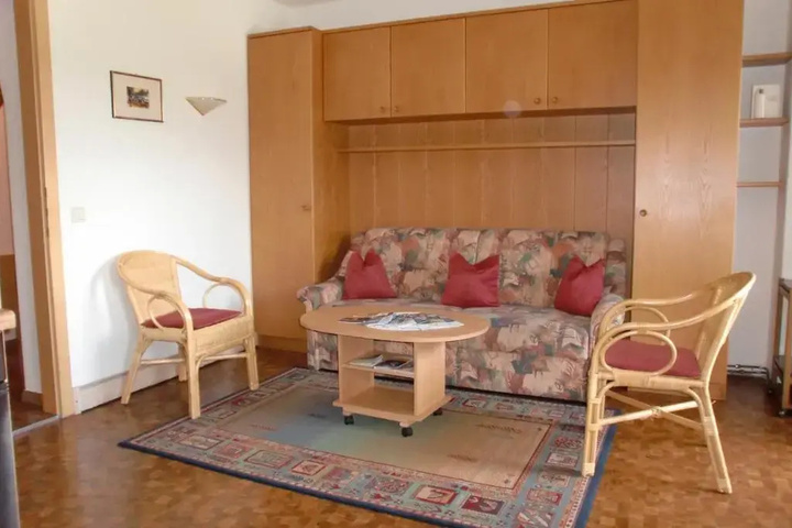 Room 9 of 13
