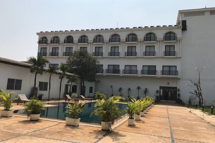 Hero Image 1 of 37