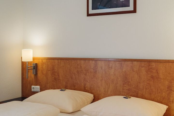 Room 9 of 26