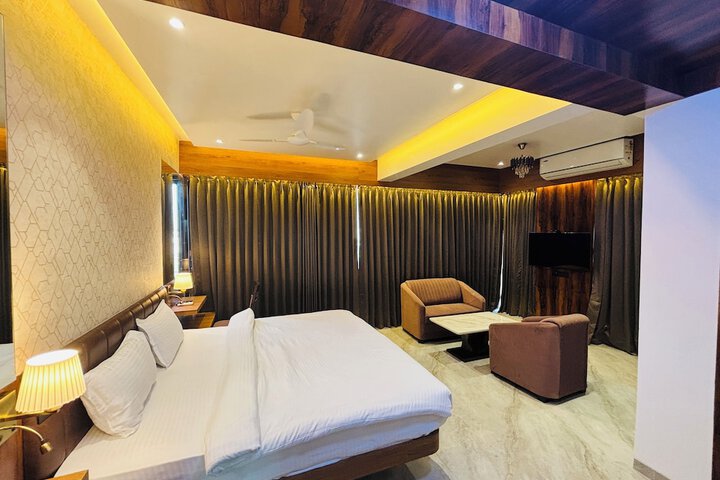 Room 8 of 27
