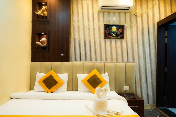 Room 33 of 48