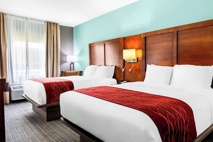 1 Queen Bed Accessible (9 of 12)