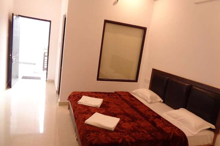 Room 8 of 28