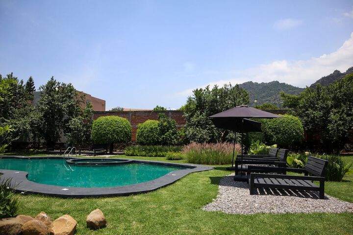 Pool 44 of 107