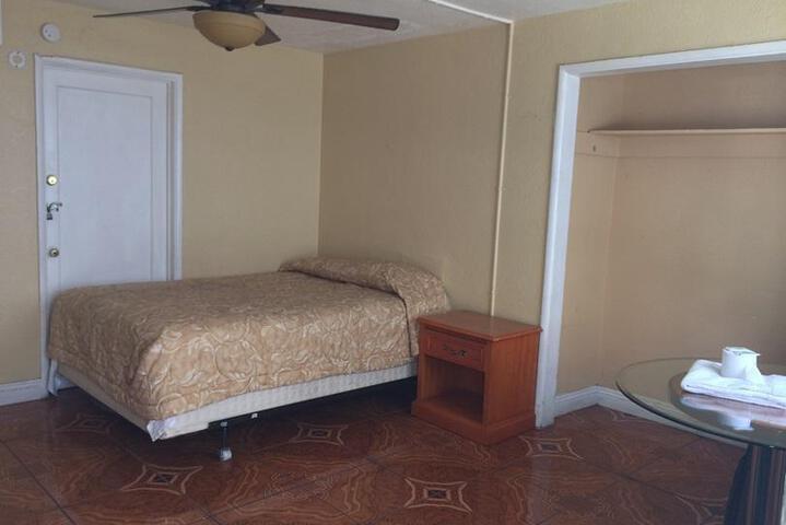 Room 1 of 6