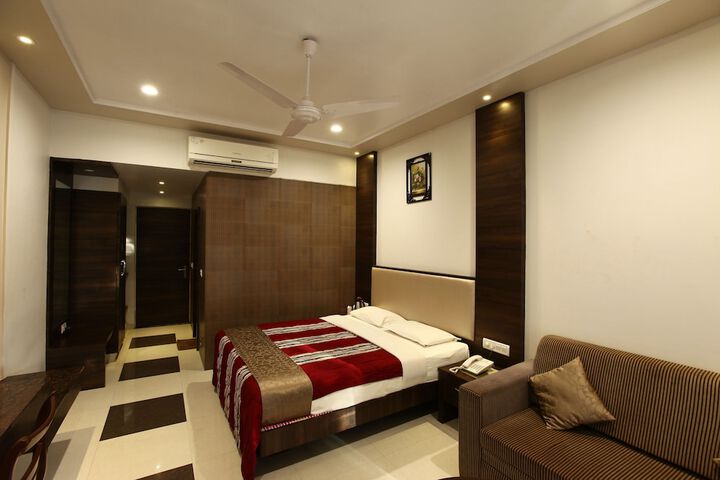 Room 6 of 24