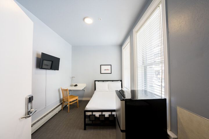 Double Bed Shared Bathroom (6 of 6)