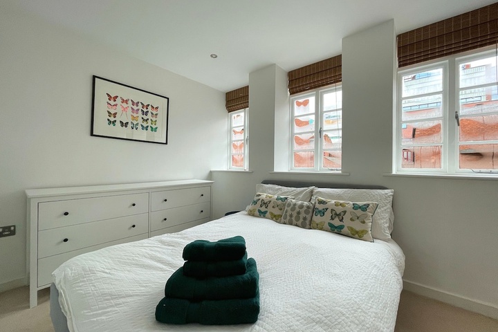 Modern Urban Sheffield Hideaway