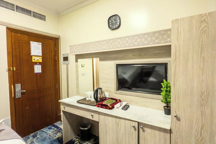 Room 6 of 13
