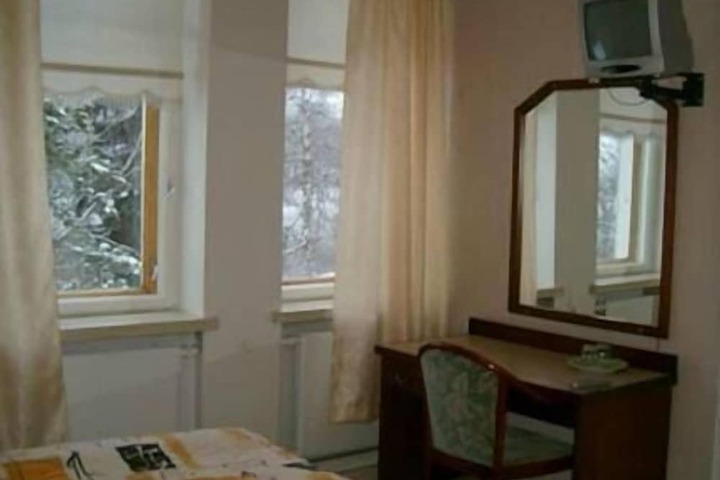 Room 3 of 32