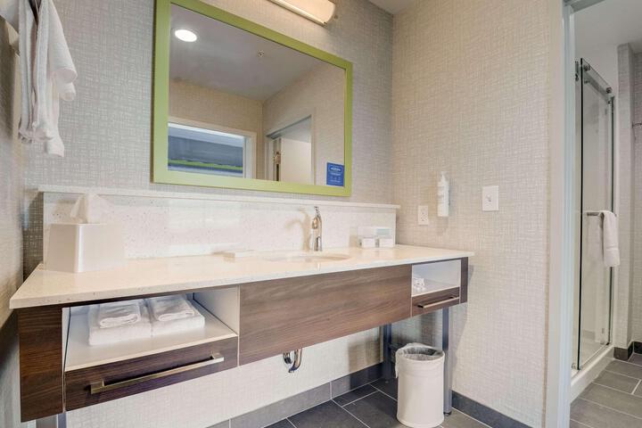 1 King Mobility Accessible with Tub (10 of 18)